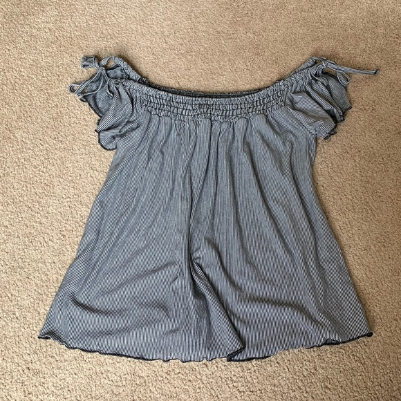 American Eagle Outfitters Tops - Off The Shoulder Top